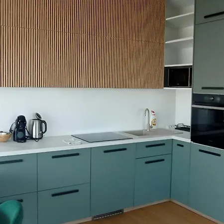 Luxurious Brand New Free Parking *