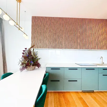 Luxurious Brand New Free Parking