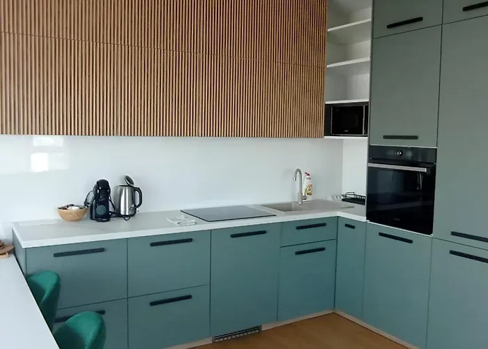 Luxurious Brand New Free Parking *