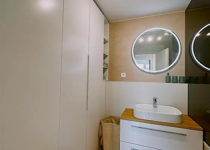 아파트 Luxurious Brand New Free Parking *