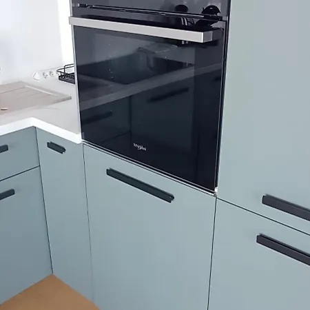 Luxurious Brand New Free Parking *